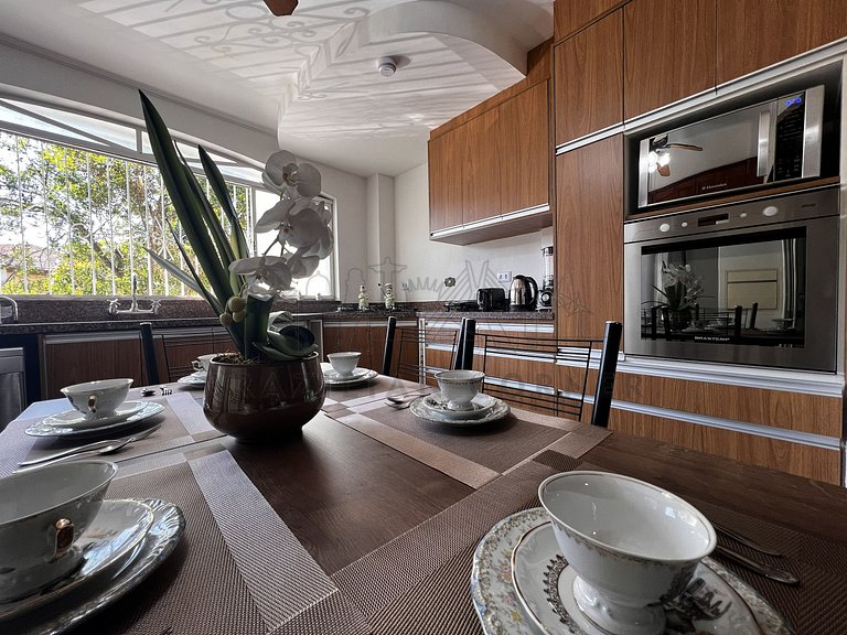 4-Bedroom House with Air Conditioning in Ipiranga