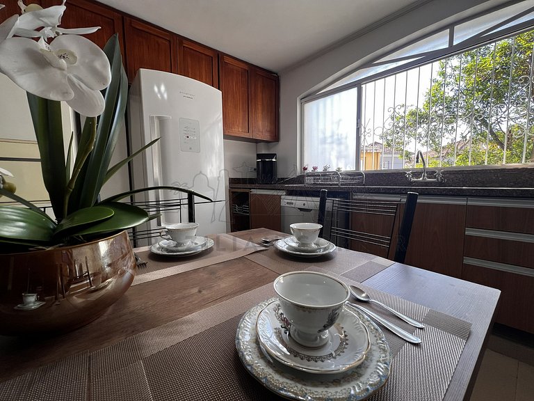 4-Bedroom House with Air Conditioning in Ipiranga