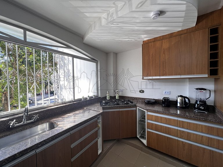 4-Bedroom House with Air Conditioning in Ipiranga