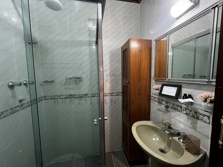 4-Bedroom House with Air Conditioning in Ipiranga