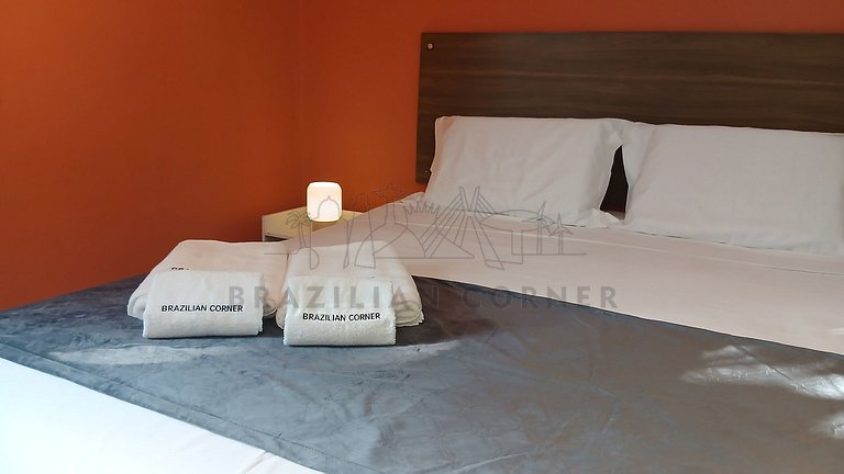 Charming in Vila Madalena with AC & Queen Bed
