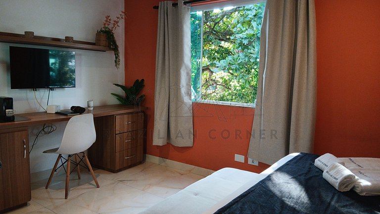 Charmoso na Vila Madalena com AC e Cama Queen