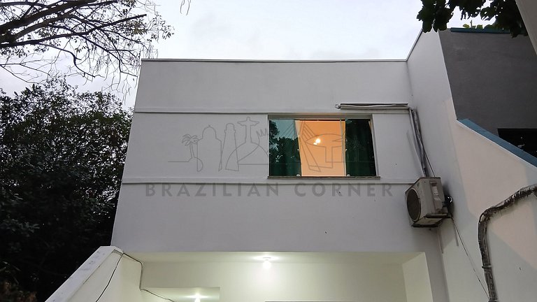 Charmoso na Vila Madalena com AC e Cama Queen