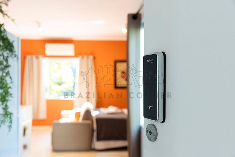 Charming in Vila Madalena with AC & Queen Bed