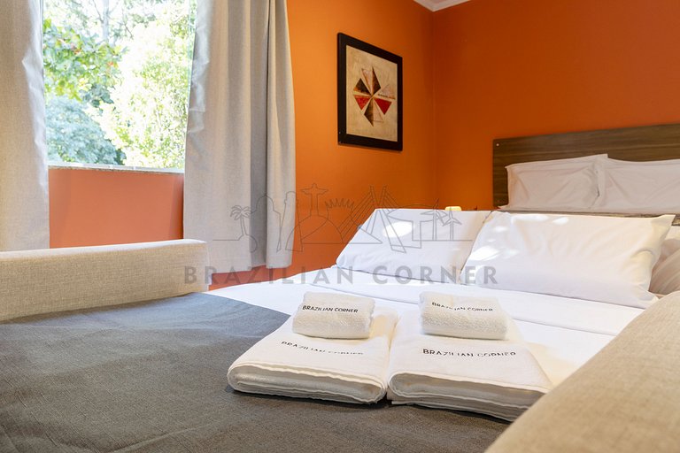 Charmoso na Vila Madalena com AC e Cama Queen