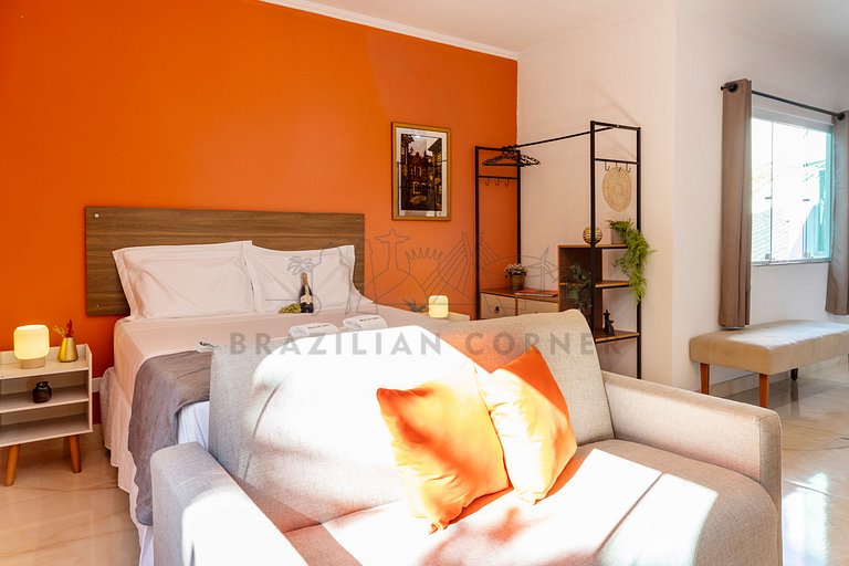 Charmoso na Vila Madalena com AC e Cama Queen