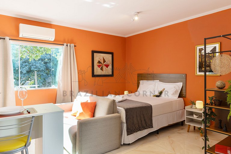 Charming in Vila Madalena with AC & Queen Bed