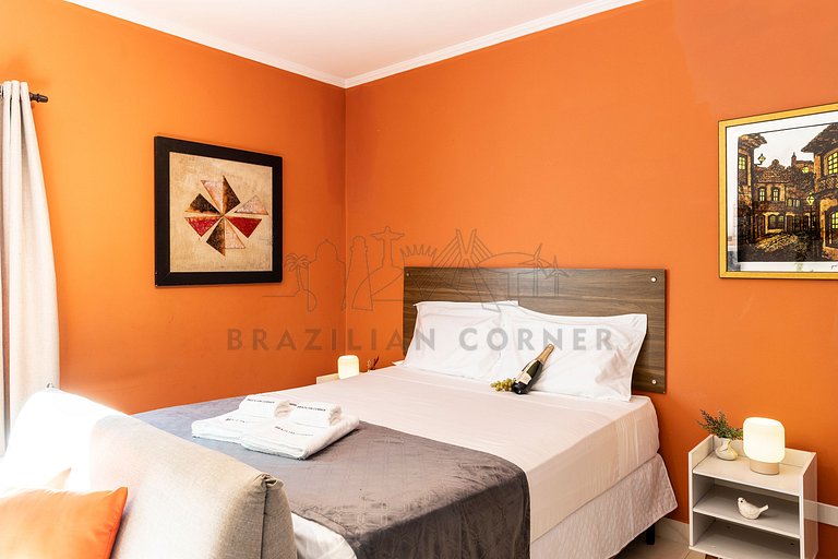 Charmoso na Vila Madalena com AC e Cama Queen