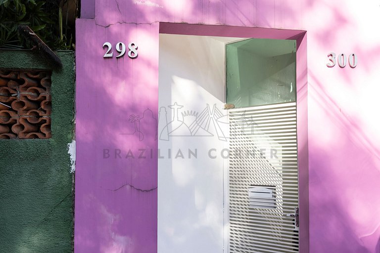 Charmoso na Vila Madalena com AC e Cama Queen