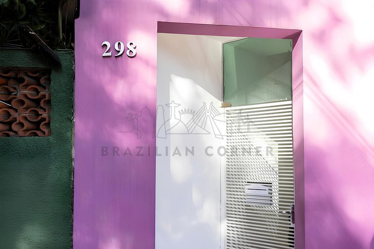 Charming in Vila Madalena with AC & Queen Bed