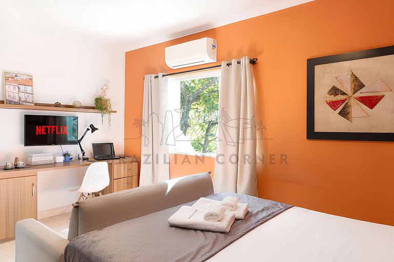 Charming in Vila Madalena with AC & Queen Bed