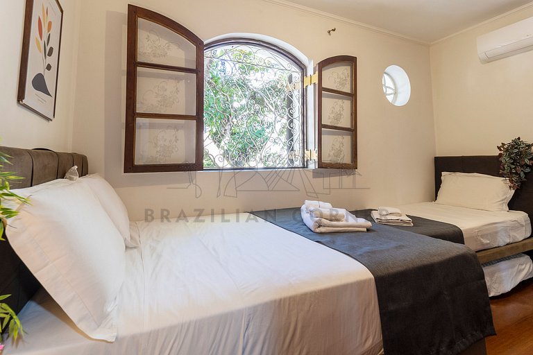 4-Bedroom House with Air Conditioning in Ipiranga