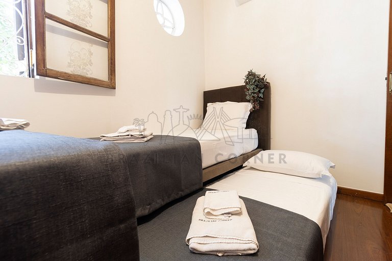 4-Bedroom House with Air Conditioning in Ipiranga