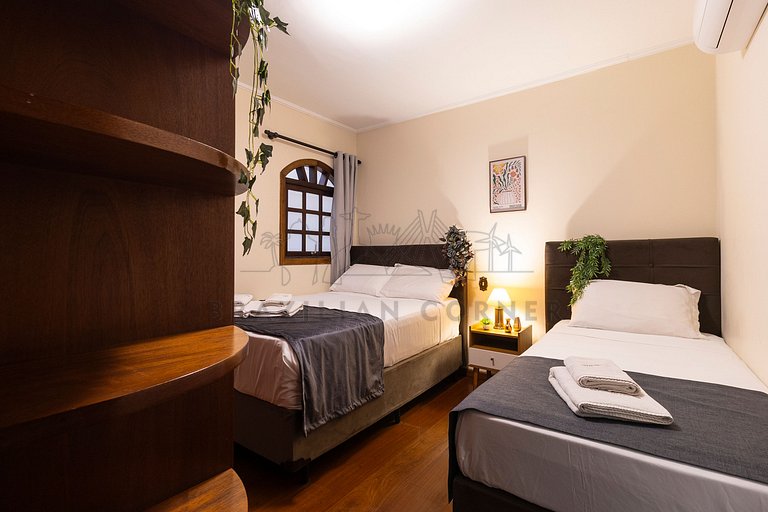 4-Bedroom House with Air Conditioning in Ipiranga