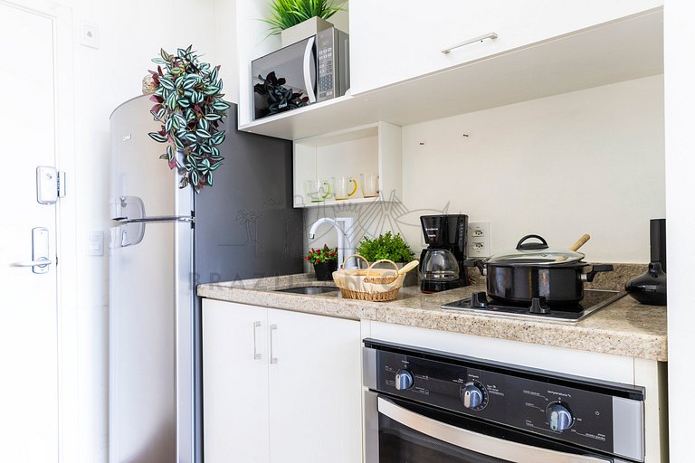 Modern Studio w/ A/C, Pool & Gym