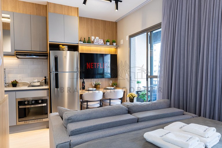 Moderno com Alexa, AC, piscina e academia