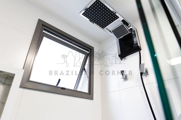 Modern with Alexa, AC, Pool, and Gym