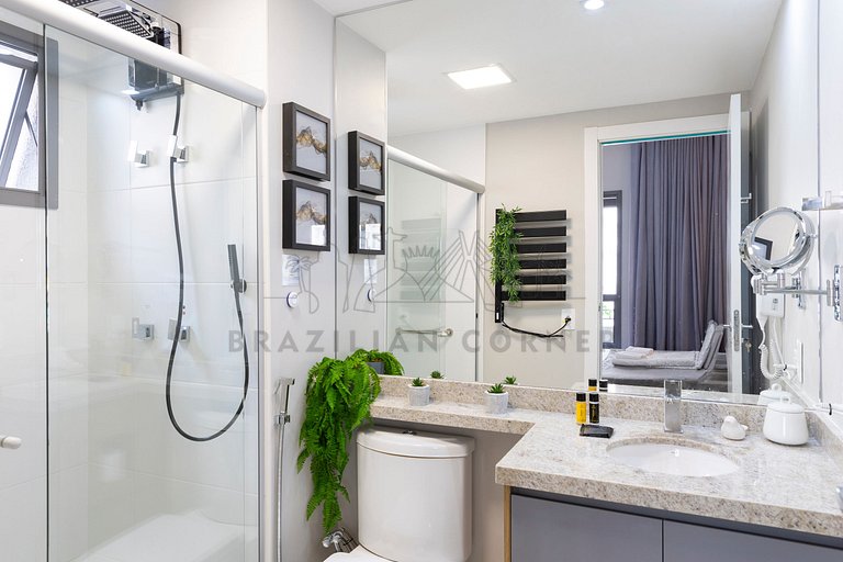 Moderno com Alexa, AC, piscina e academia