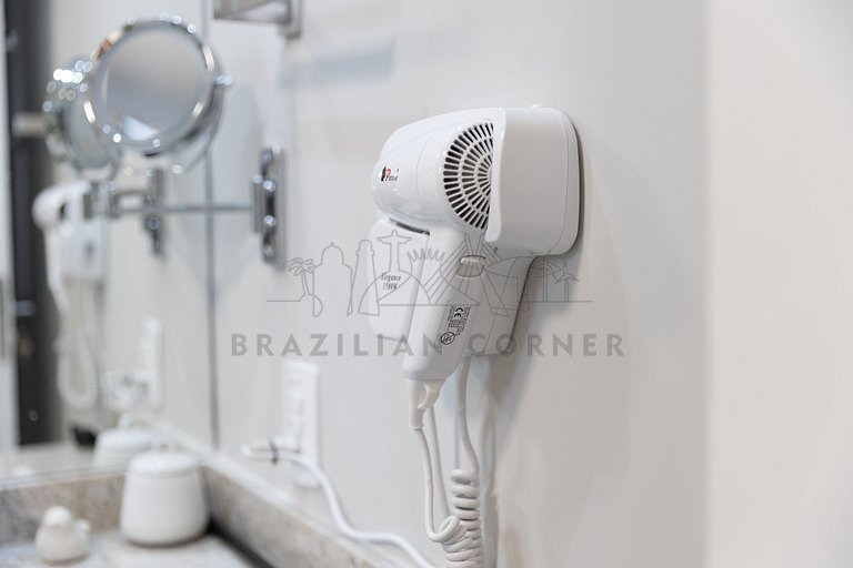 Moderno com Alexa, AC, piscina e academia