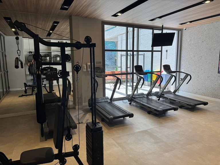 Next to Copan with Pool, Gym, and AC