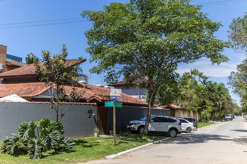 Charming House with Pool in Barra do Una