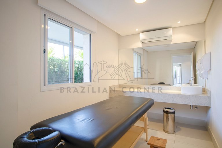 Three Bedrooms in Pinheiros with Pool and Gym